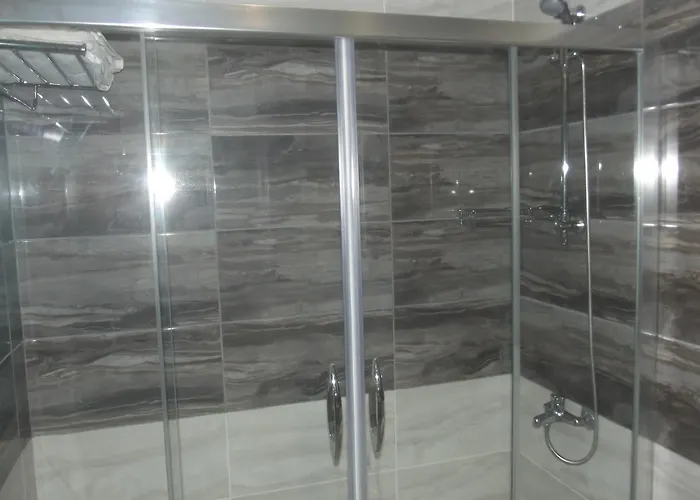 Uygulama Oteli̇ Otel *